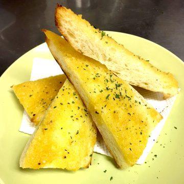 自家製ガーリックトースト<br>Homemade garlic toast