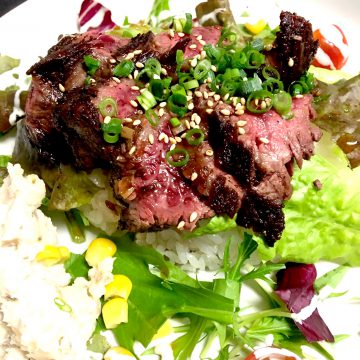 ビーフステーキ丼<br>Beef steak rice bowl