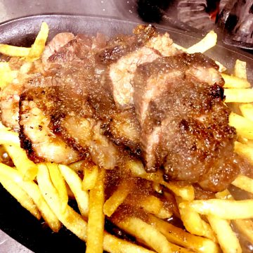 鉄板ステーキ ビーフ、ラム w/ポテト<br>Beef, Lamb Steak On Steel Plate with potato fries