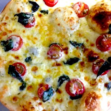 マルゲリータPizza<br> Margherita (Mozzarella cheese, basil, tomatoes)